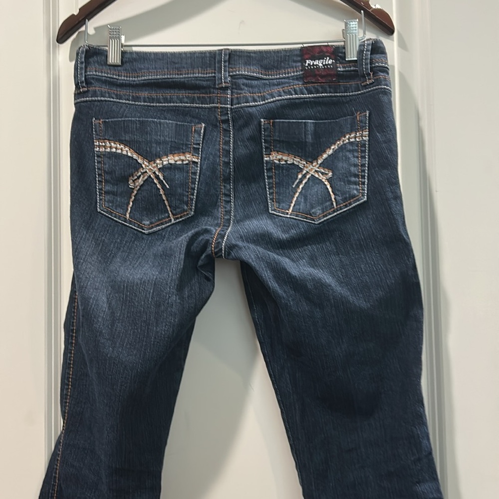 Fragile stonewashed Capri Jeans detail stitching back pockets Size 5 juniors